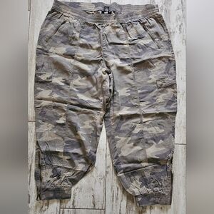 Lane Bryant Camo Cargo Pants Jogger Cuff 22 / 24